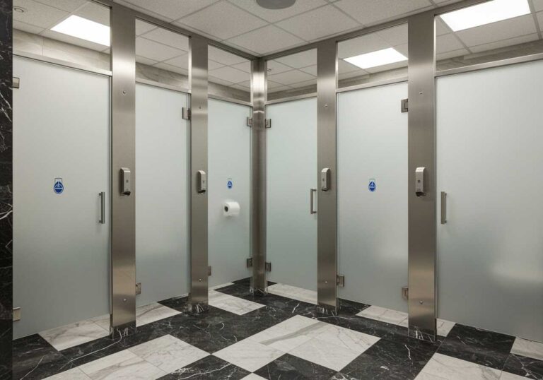 Cubicle Toilet Kaca: Partisi Toilet Mewah